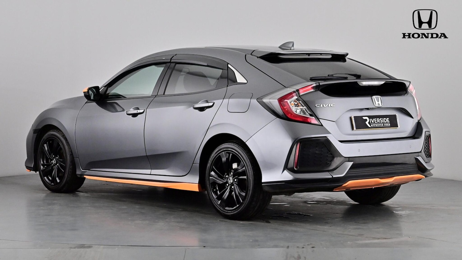 Used Honda Civic 2018 for sale - 76966543: Photo 2