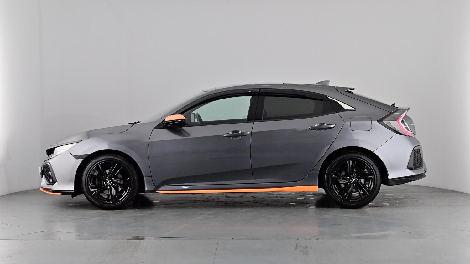 Used Honda Civic 2018 for sale - 76966543: Photo 46