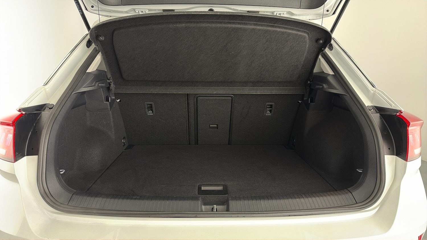 Used Volkswagen T-Roc 2022 for sale - 77755547: Photo 12