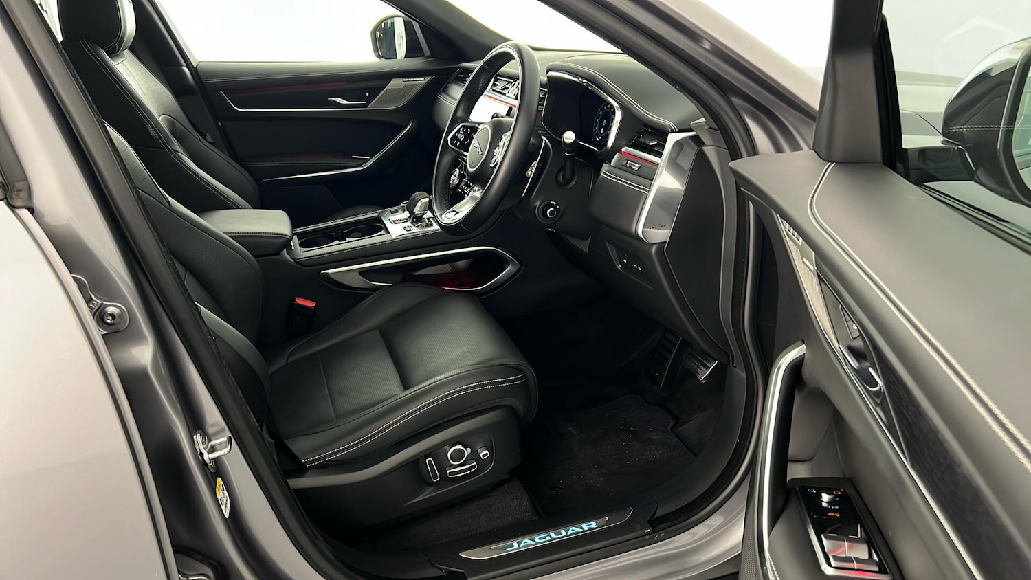 Used Jaguar F-Pace 2024 for sale - 76494073: Photo 15