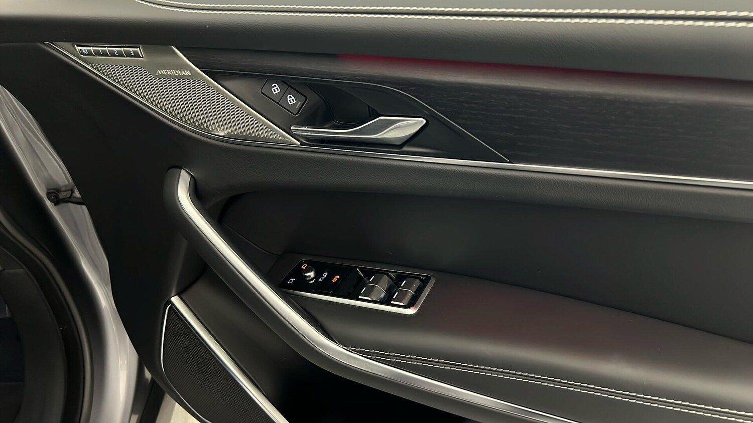 Used Jaguar F-Pace 2024 for sale - 76494073: Photo 31