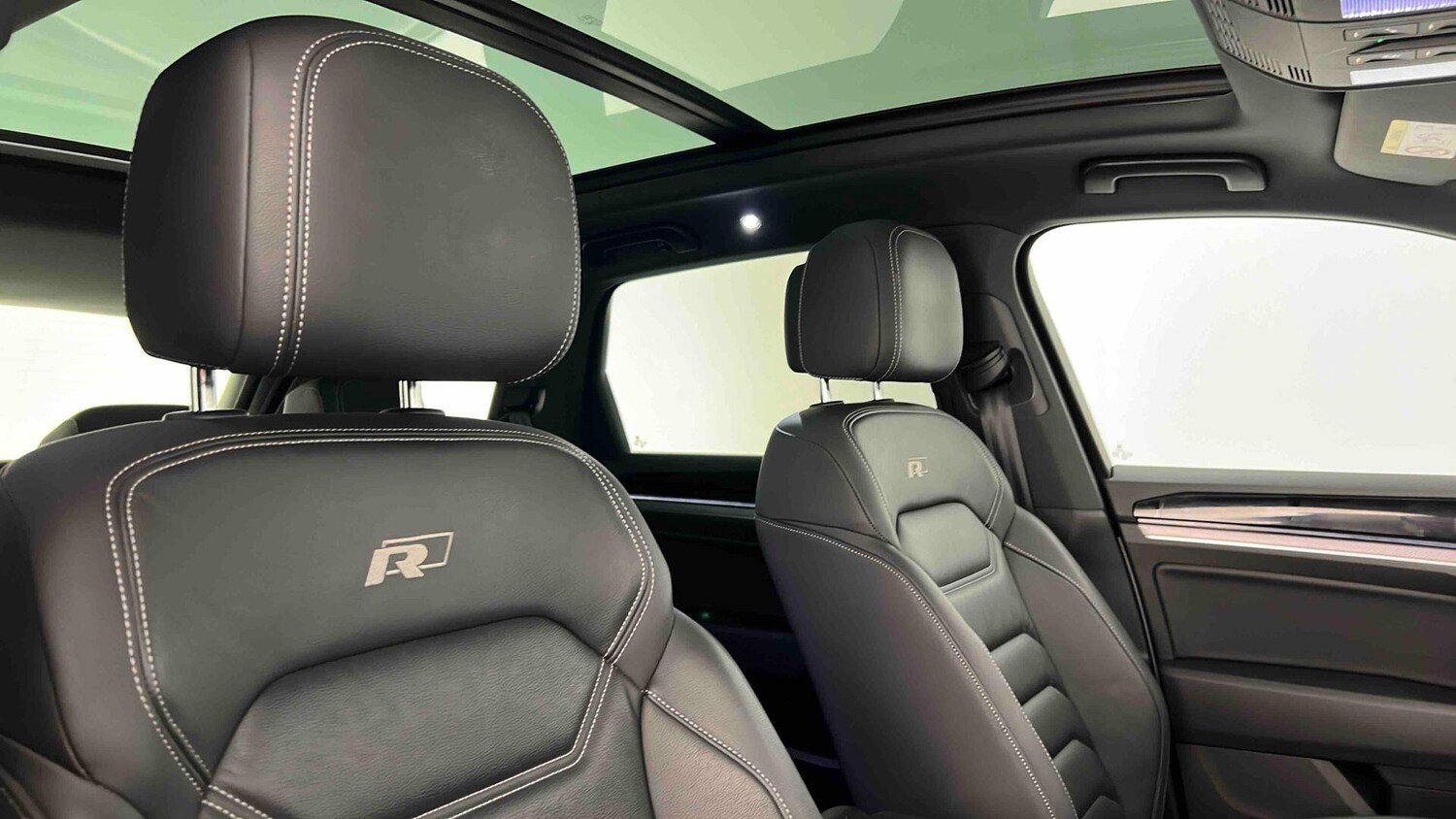 Used Volkswagen Touareg 2023 for sale - 77673886: Photo 16