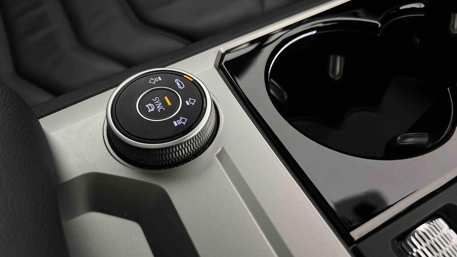 Used Volkswagen Touareg 2023 for sale - 77673886: Photo 32