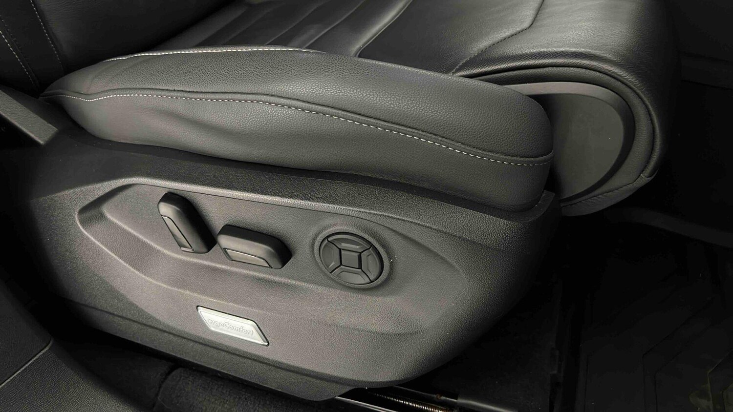 Used Volkswagen Touareg 2023 for sale - 77673886: Photo 41