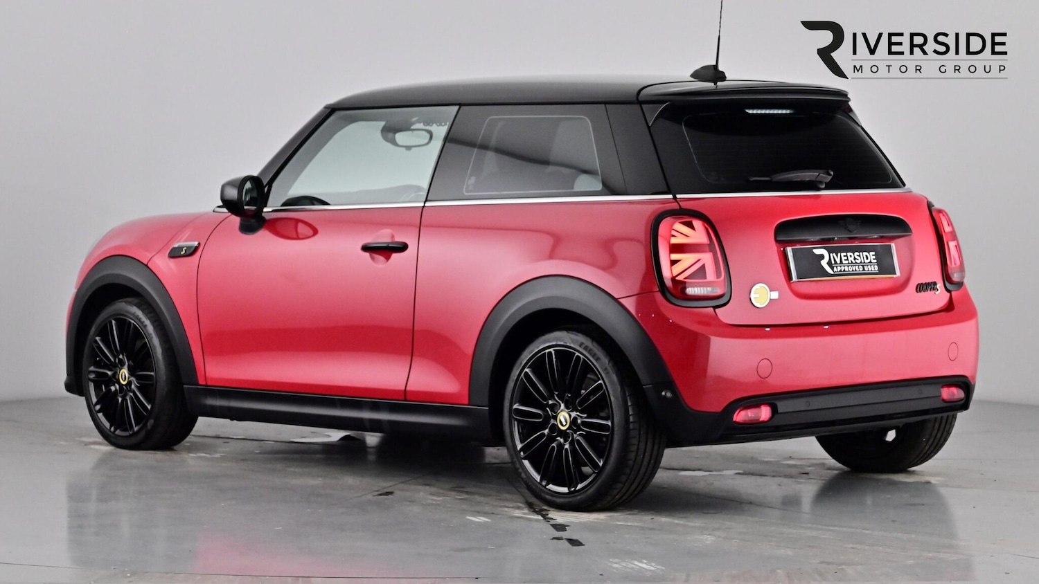 Used MINI Hatch 2021 for sale - 76404730: Photo 2