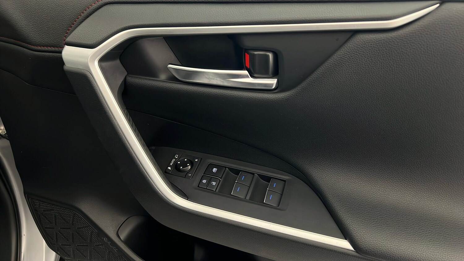 Used Toyota RAV4 2021 for sale - 76241504: Photo 31