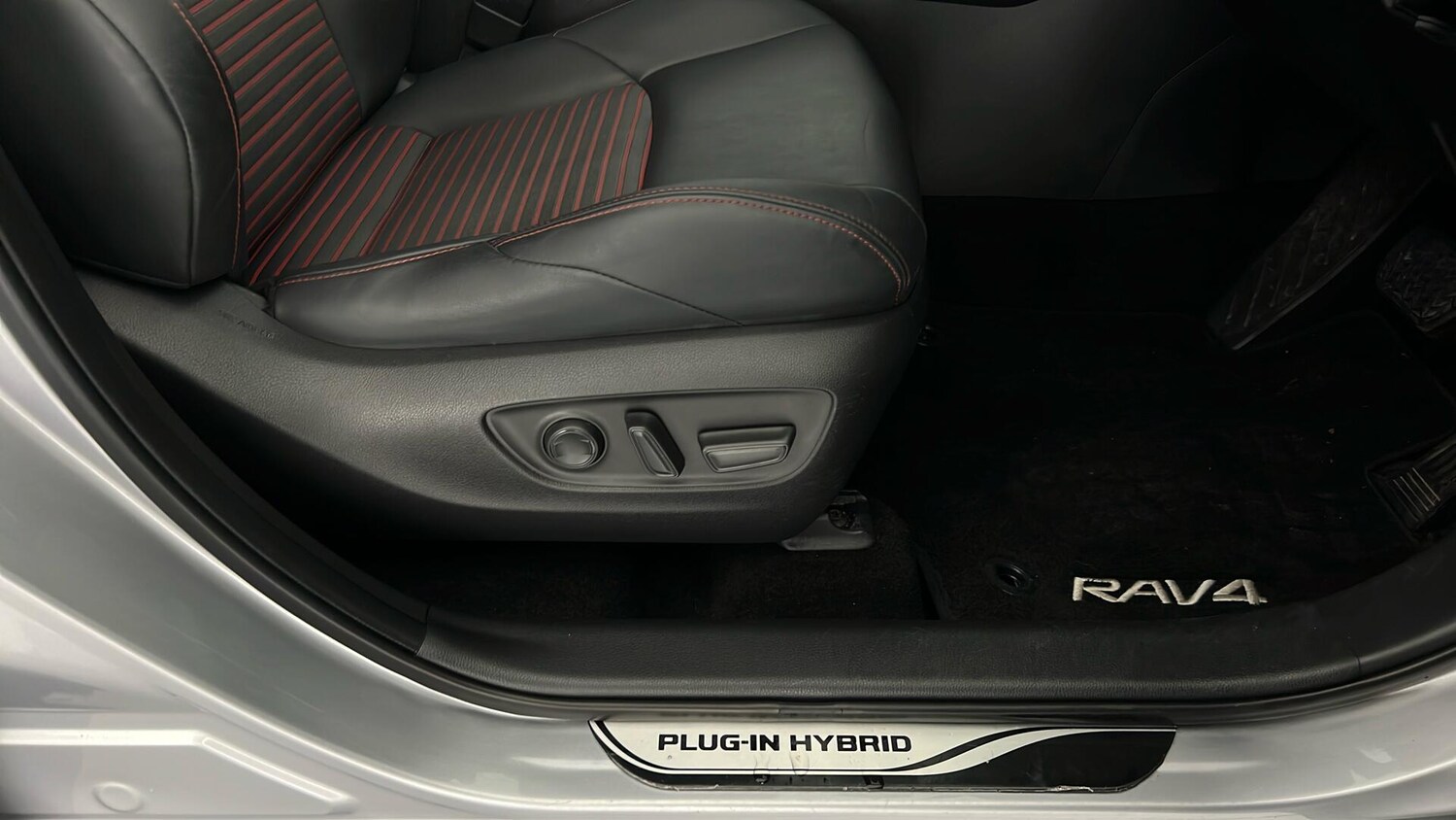 Used Toyota RAV4 2021 for sale - 76241504: Photo 32