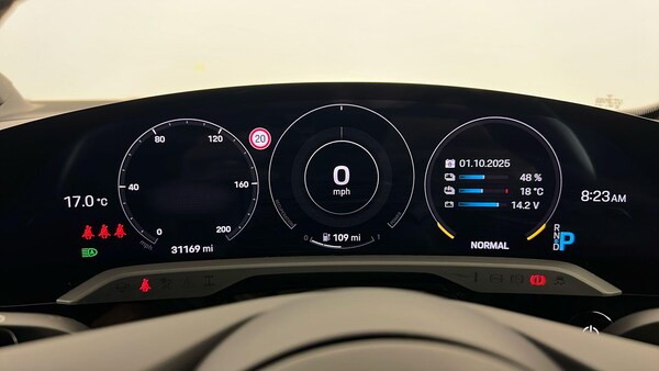 Used Porsche Taycan 2022 for sale - 76130801: Photo 25