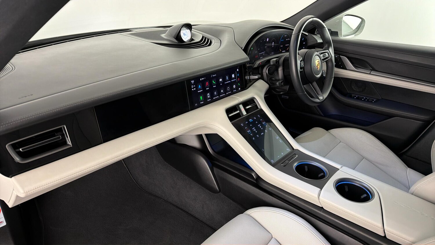 Used Porsche Taycan 2022 for sale - 77877516: Photo 16