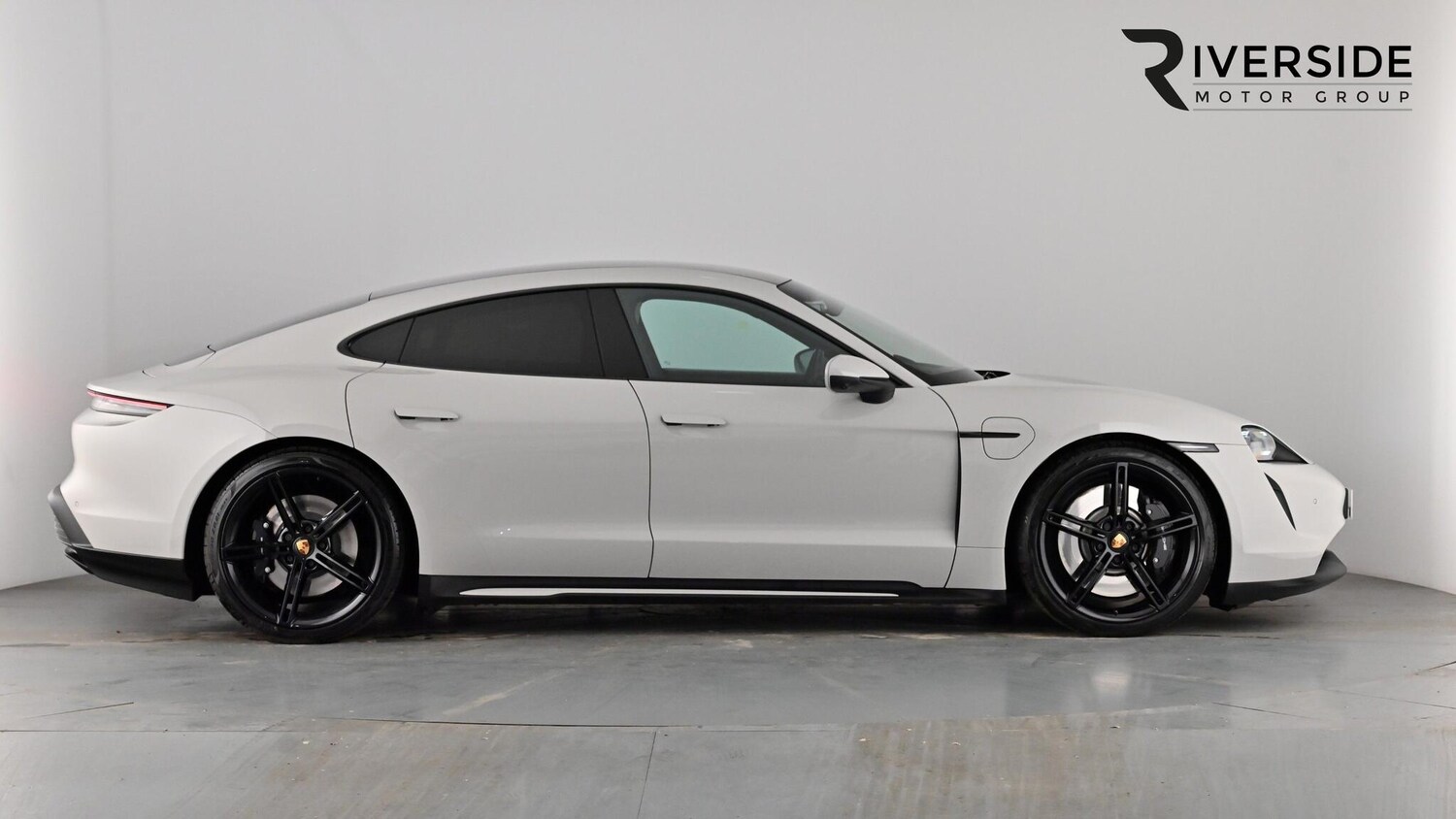 Used Porsche Taycan 2022 for sale - 77877516: Photo 2