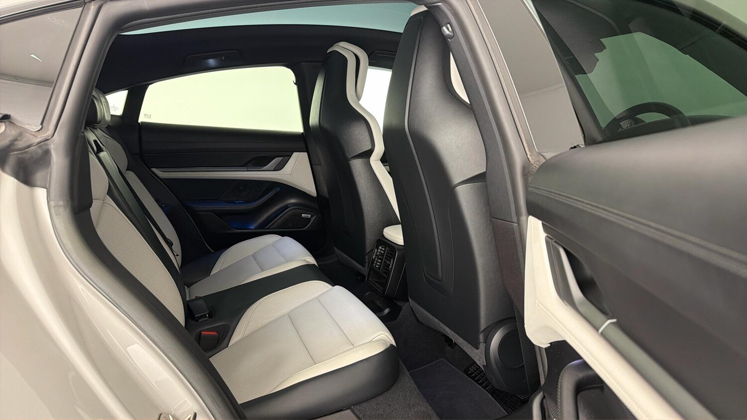 Used Porsche Taycan 2022 for sale - 77877516: Photo 26