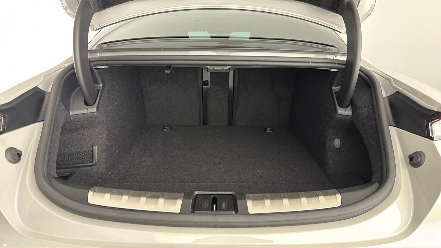 Used Porsche Taycan 2022 for sale - 77877516: Photo 27