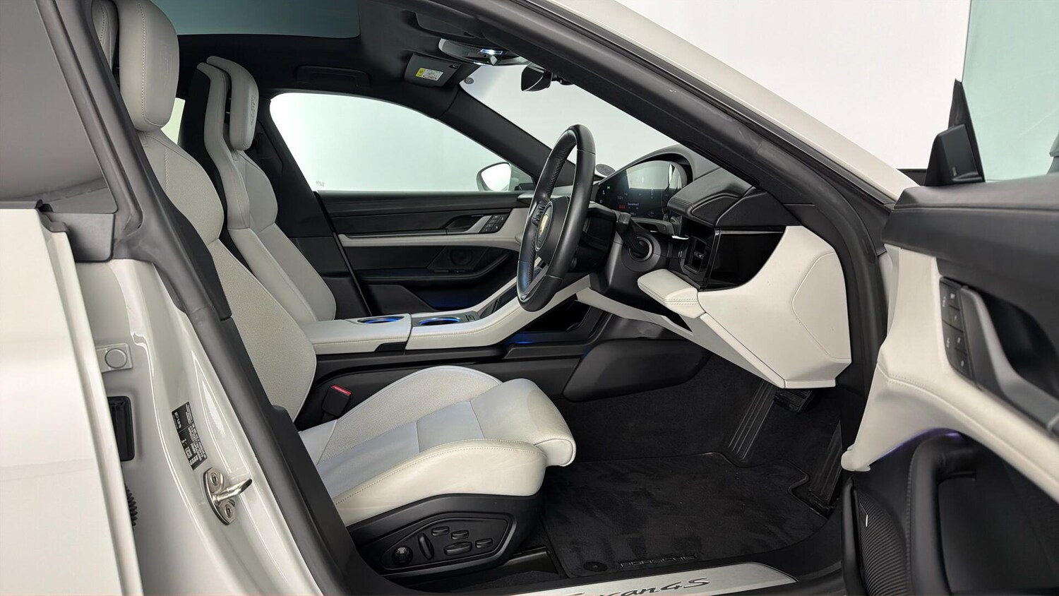 Used Porsche Taycan 2022 for sale - 77877516: Photo 31