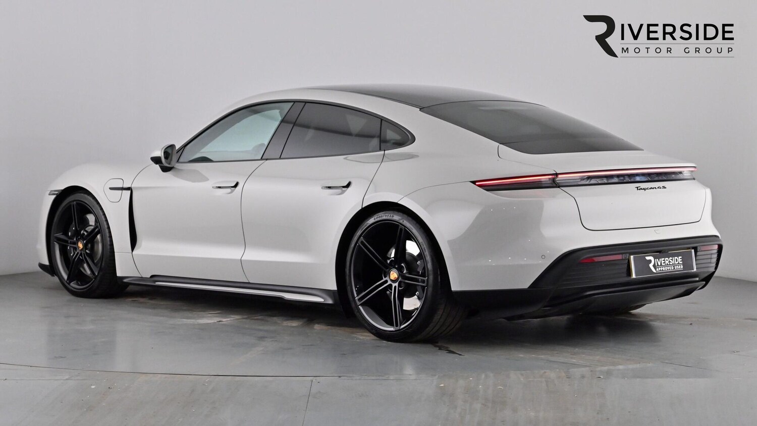 Used Porsche Taycan 2022 for sale - 77877516: Photo 4