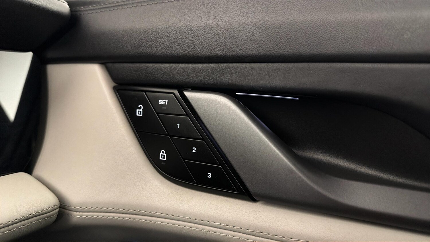 Used Porsche Taycan 2022 for sale - 77877516: Photo 51