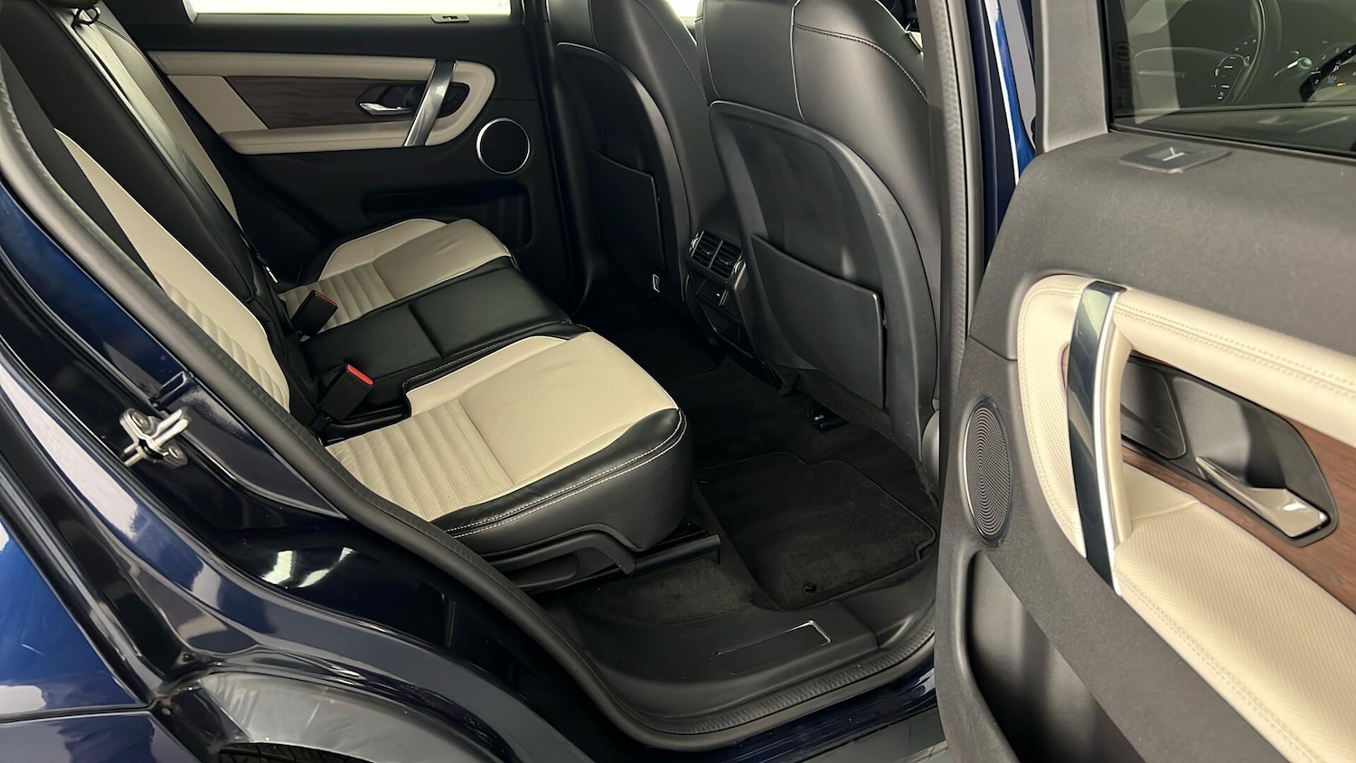 Used Land Rover Discovery Sport 2020 for sale - 76696404: Photo 13