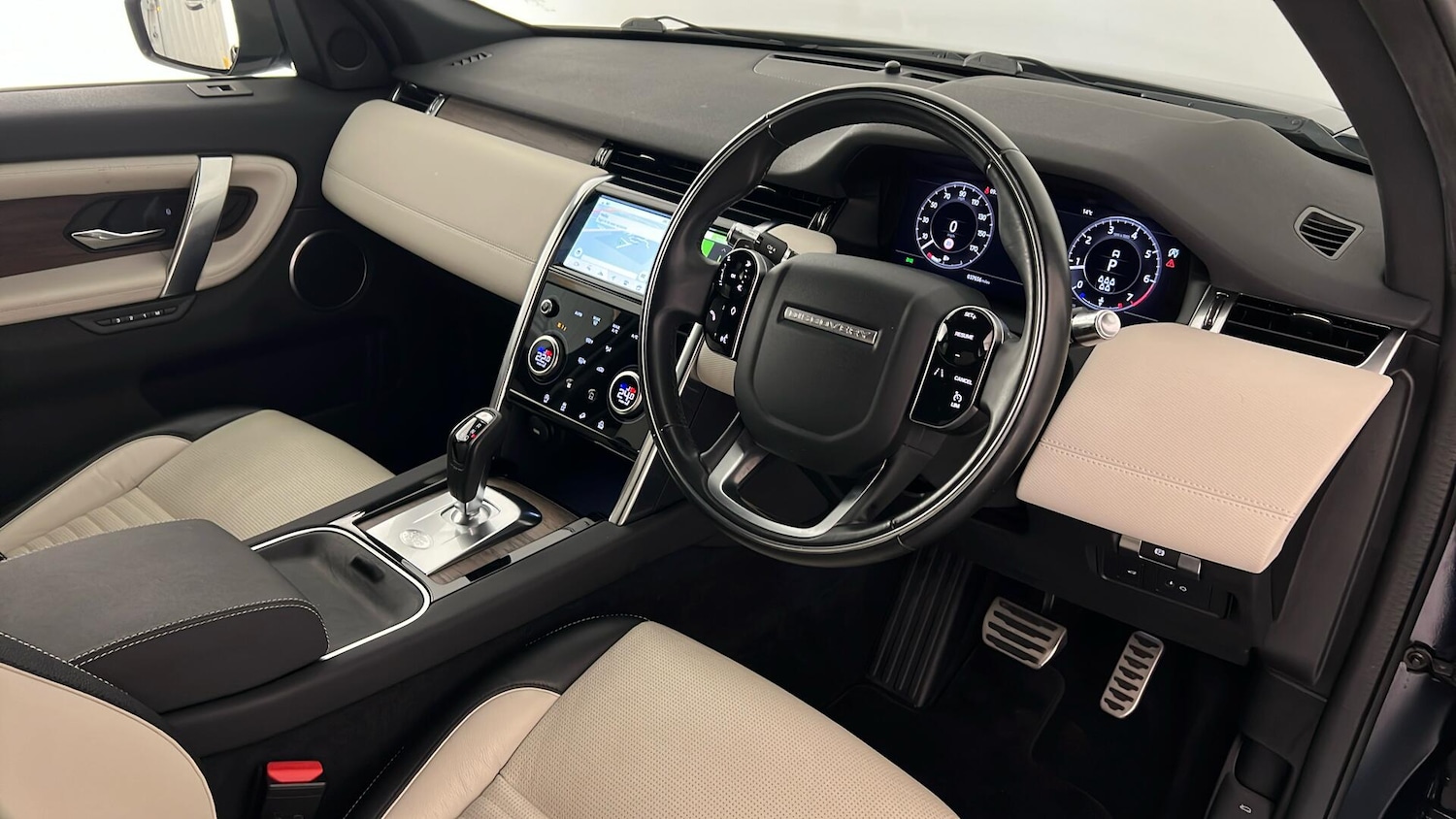 Used Land Rover Discovery Sport 2020 for sale - 76696404: Photo 14