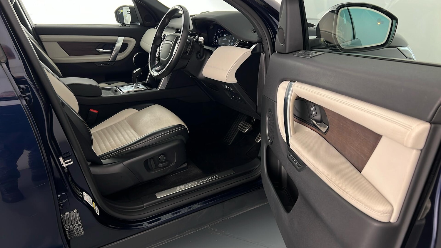 Used Land Rover Discovery Sport 2020 for sale - 76696404: Photo 15