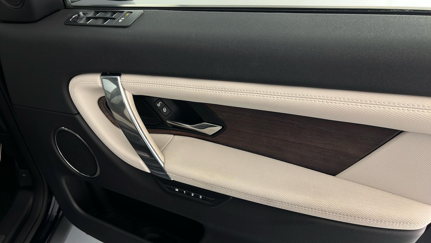 Used Land Rover Discovery Sport 2020 for sale - 76696404: Photo 31