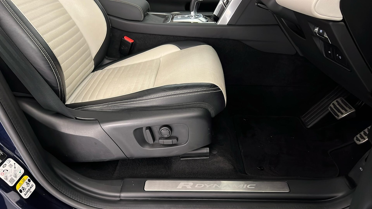 Used Land Rover Discovery Sport 2020 for sale - 76696404: Photo 32