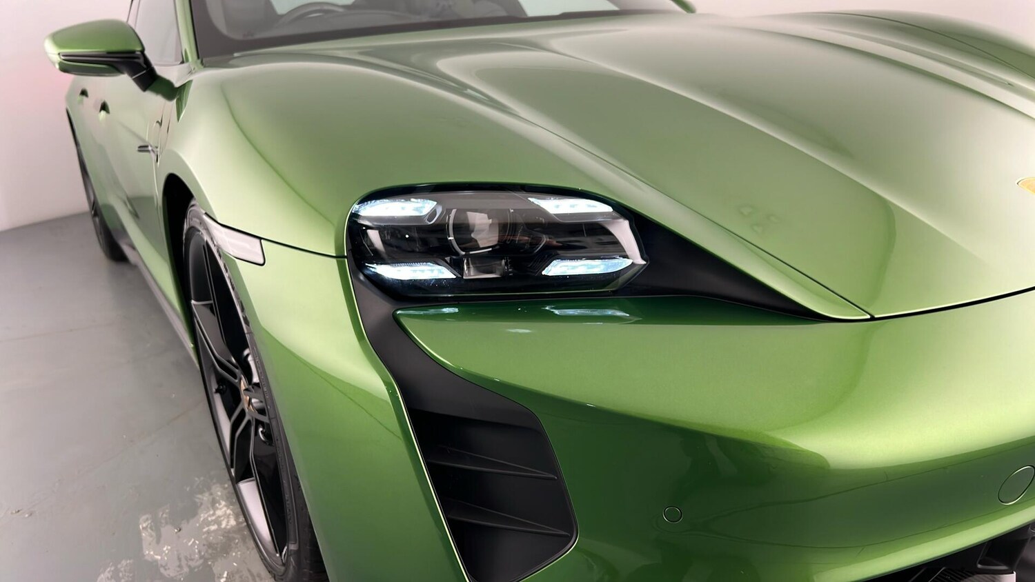 Used Porsche Taycan 2022 for sale - 76915084: Photo 17