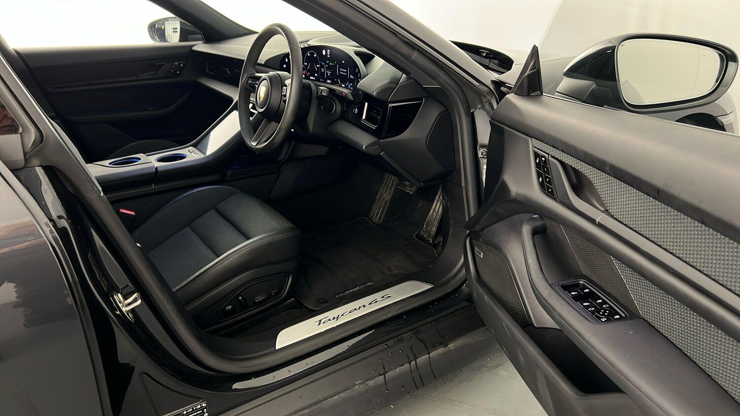 Used Porsche Taycan 2021 for sale - 77063318: Photo 31