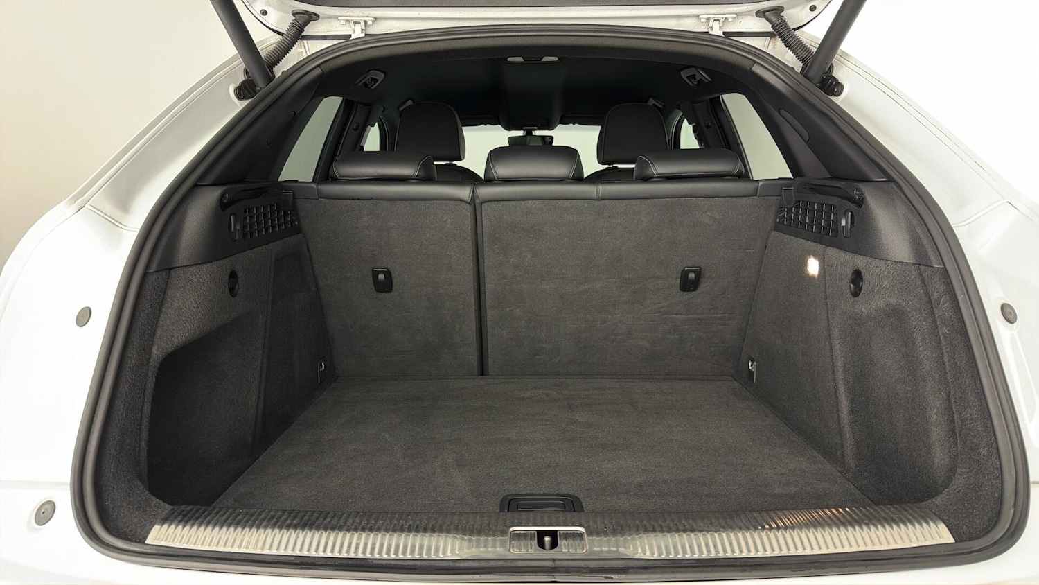 Used Audi Q3 2016 for sale - 77855741: Photo 28