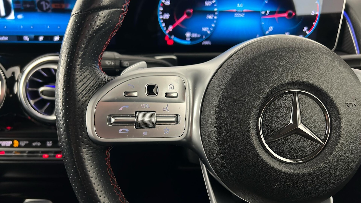 Used Mercedes-Benz GLB 2021 for sale - 77122625: Photo 17