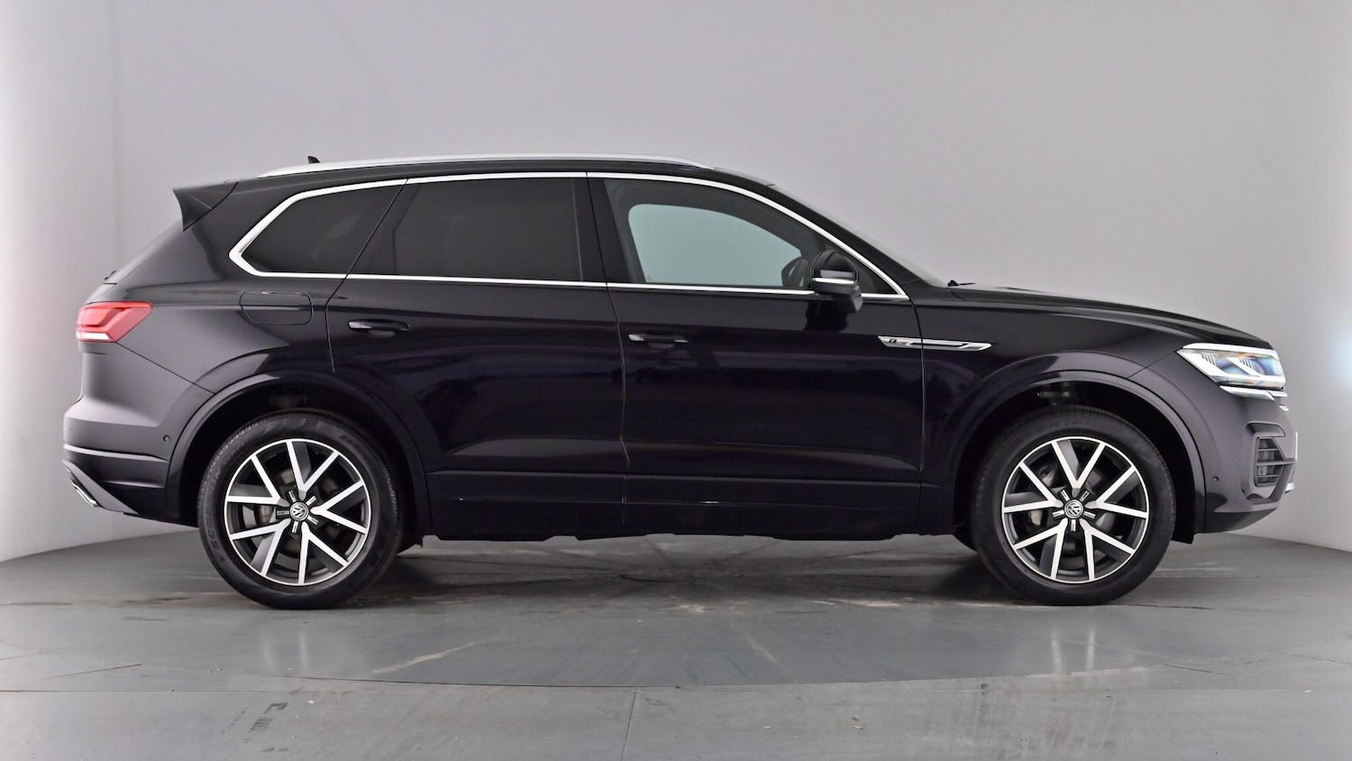 Used Volkswagen Touareg 2022 for sale - 77927446: Photo 2
