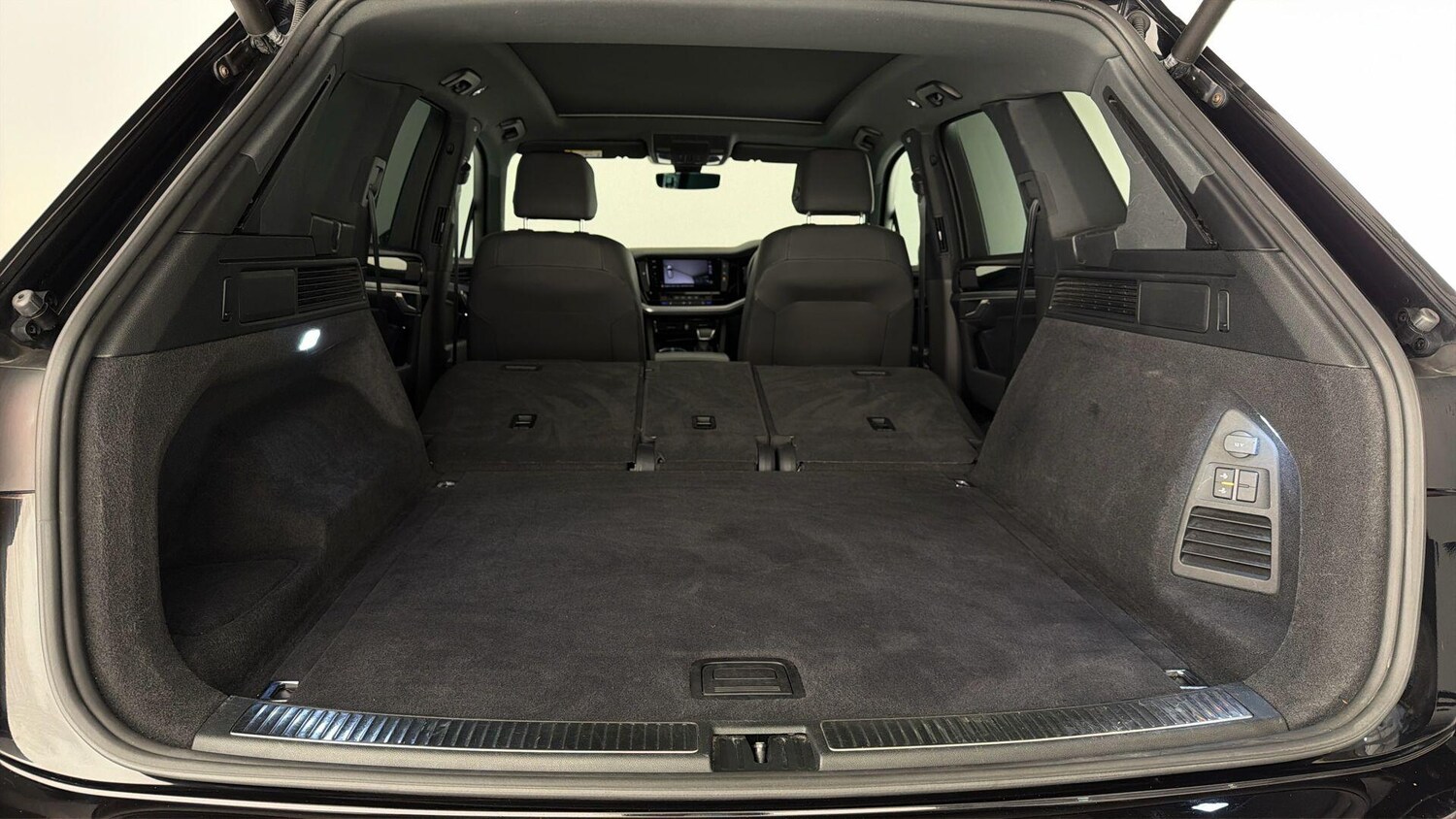 Used Volkswagen Touareg 2022 for sale - 77927446: Photo 27