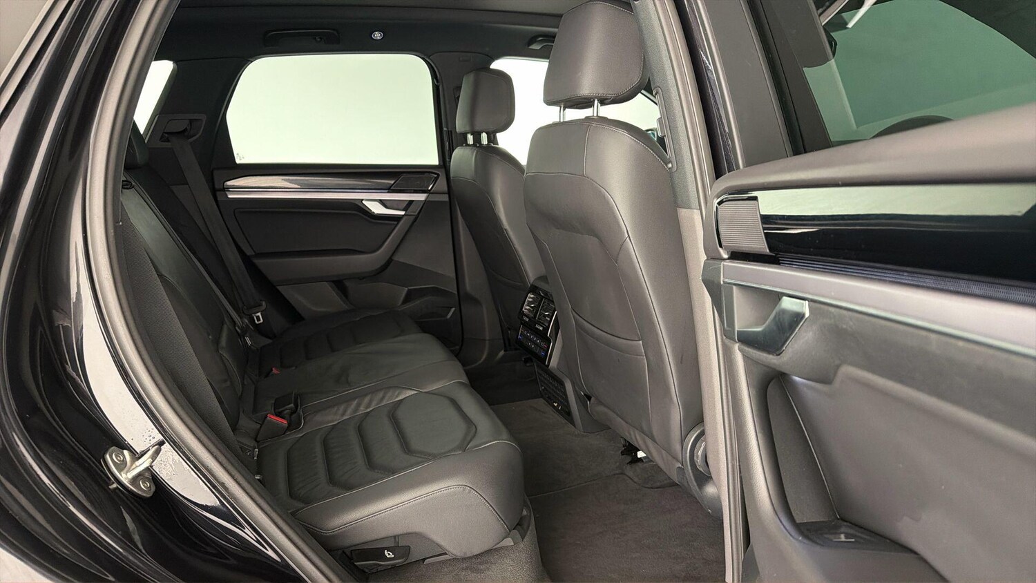 Used Volkswagen Touareg 2022 for sale - 77927446: Photo 34