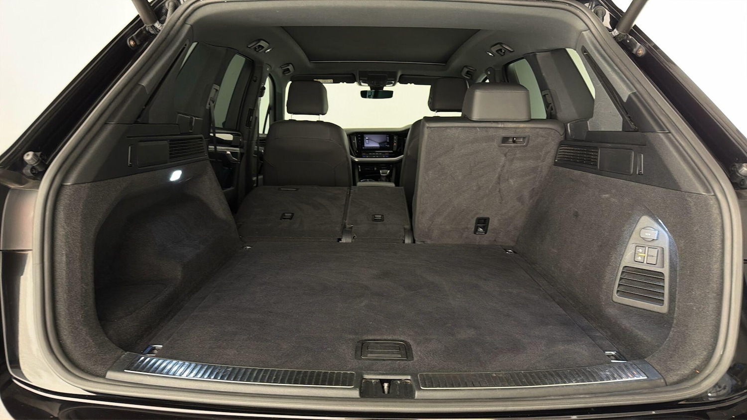 Used Volkswagen Touareg 2022 for sale - 77927446: Photo 37