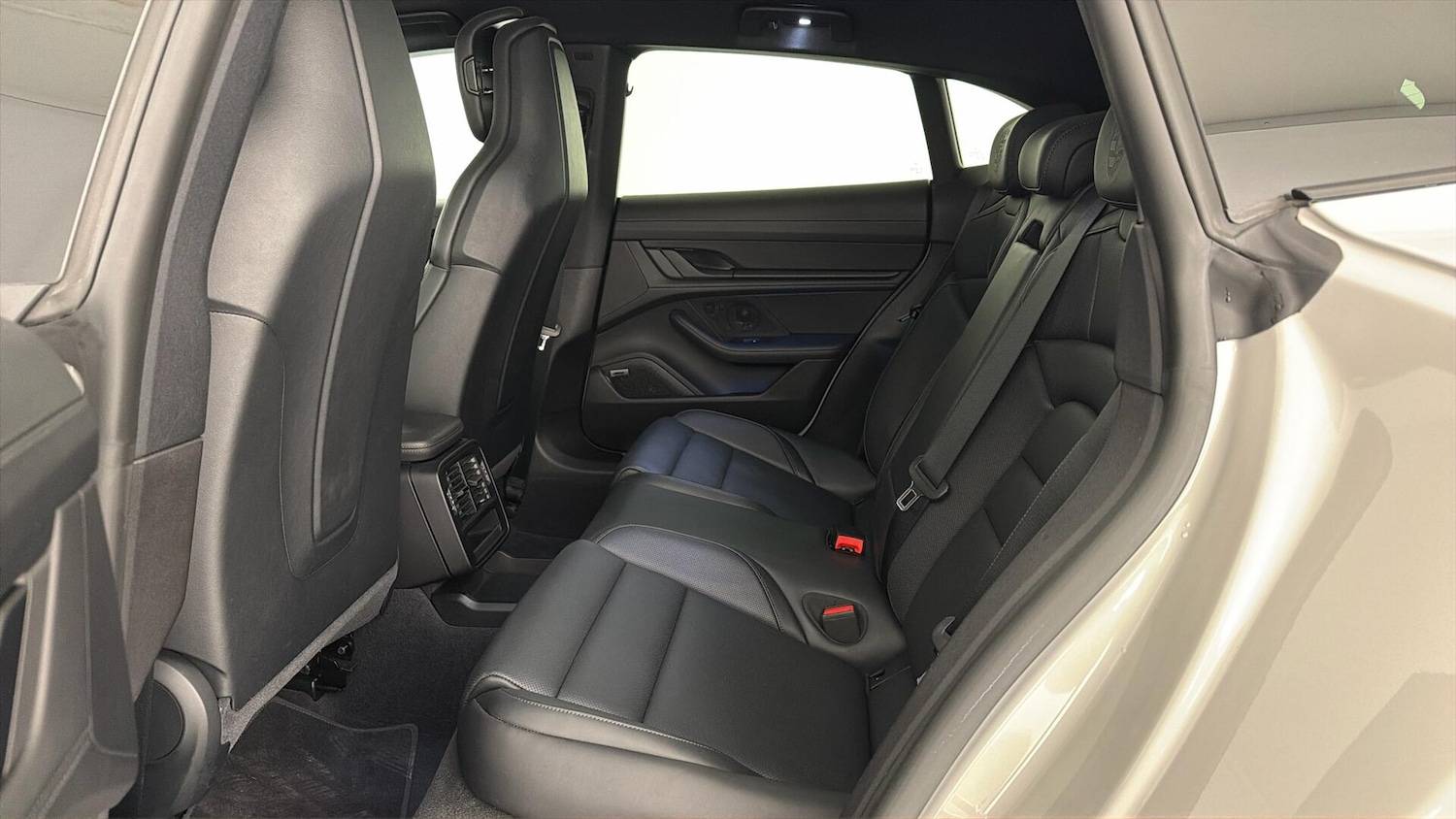 Used Porsche Taycan 2022 for sale - 78117814: Photo 11