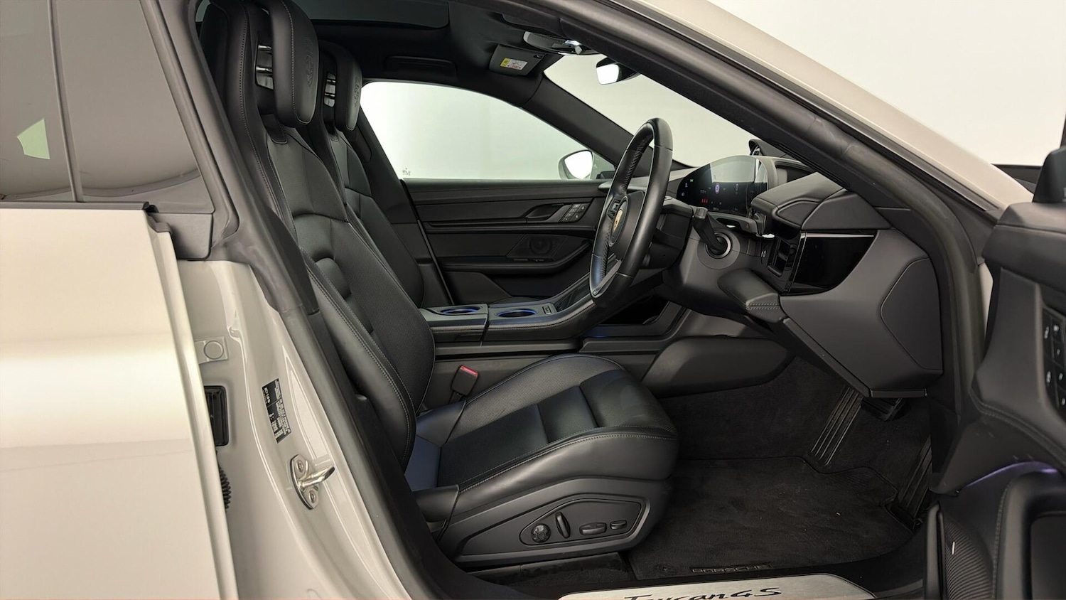 Used Porsche Taycan 2022 for sale - 78117814: Photo 15