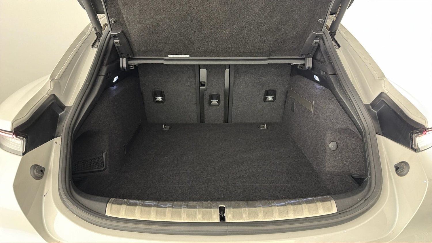 Used Porsche Taycan 2022 for sale - 78117814: Photo 25