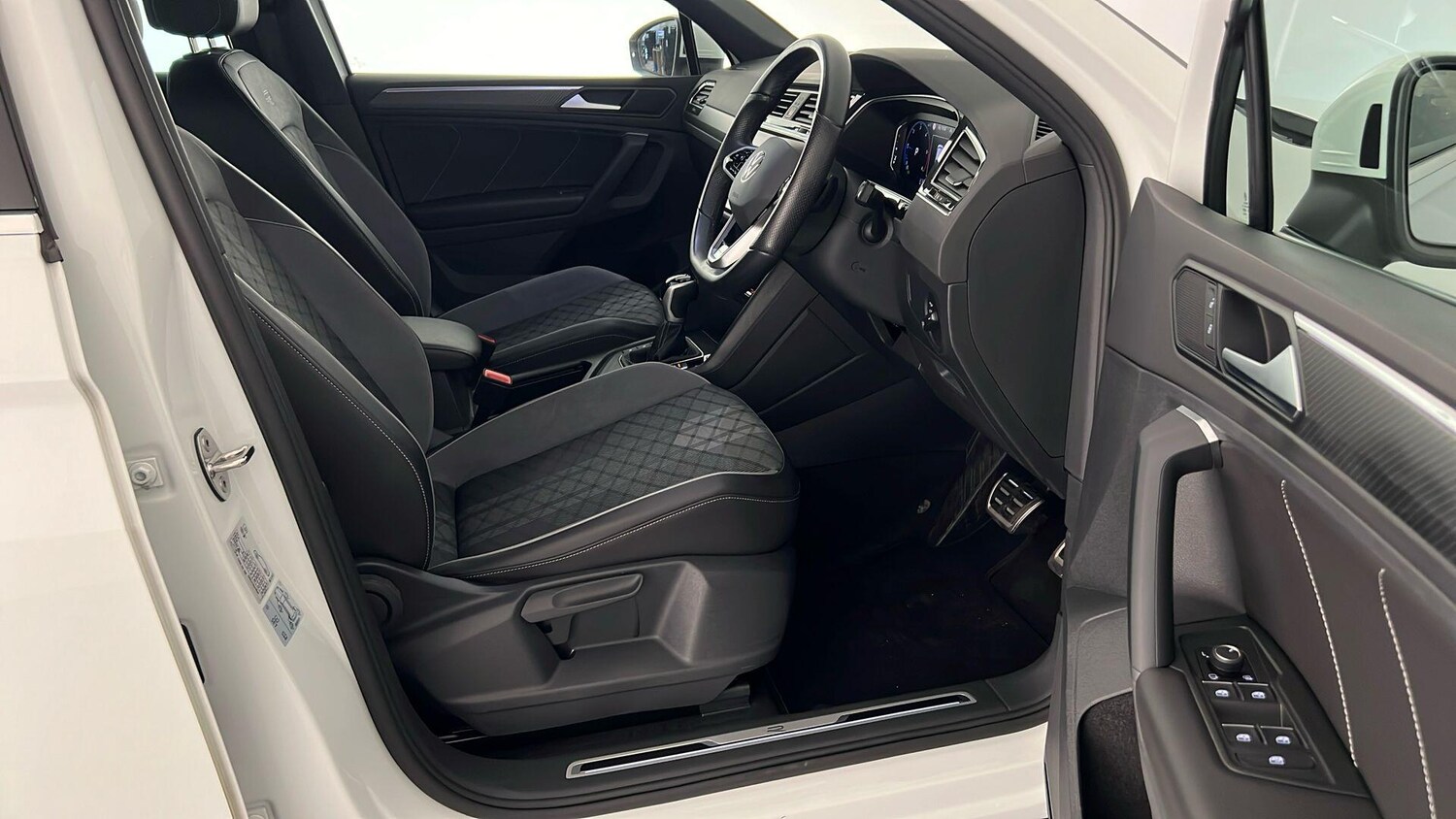 Used Volkswagen Tiguan 2023 for sale - 76195988: Photo 35