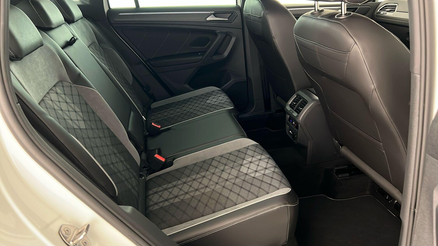 Used Volkswagen Tiguan 2023 for sale - 76195988: Photo 36