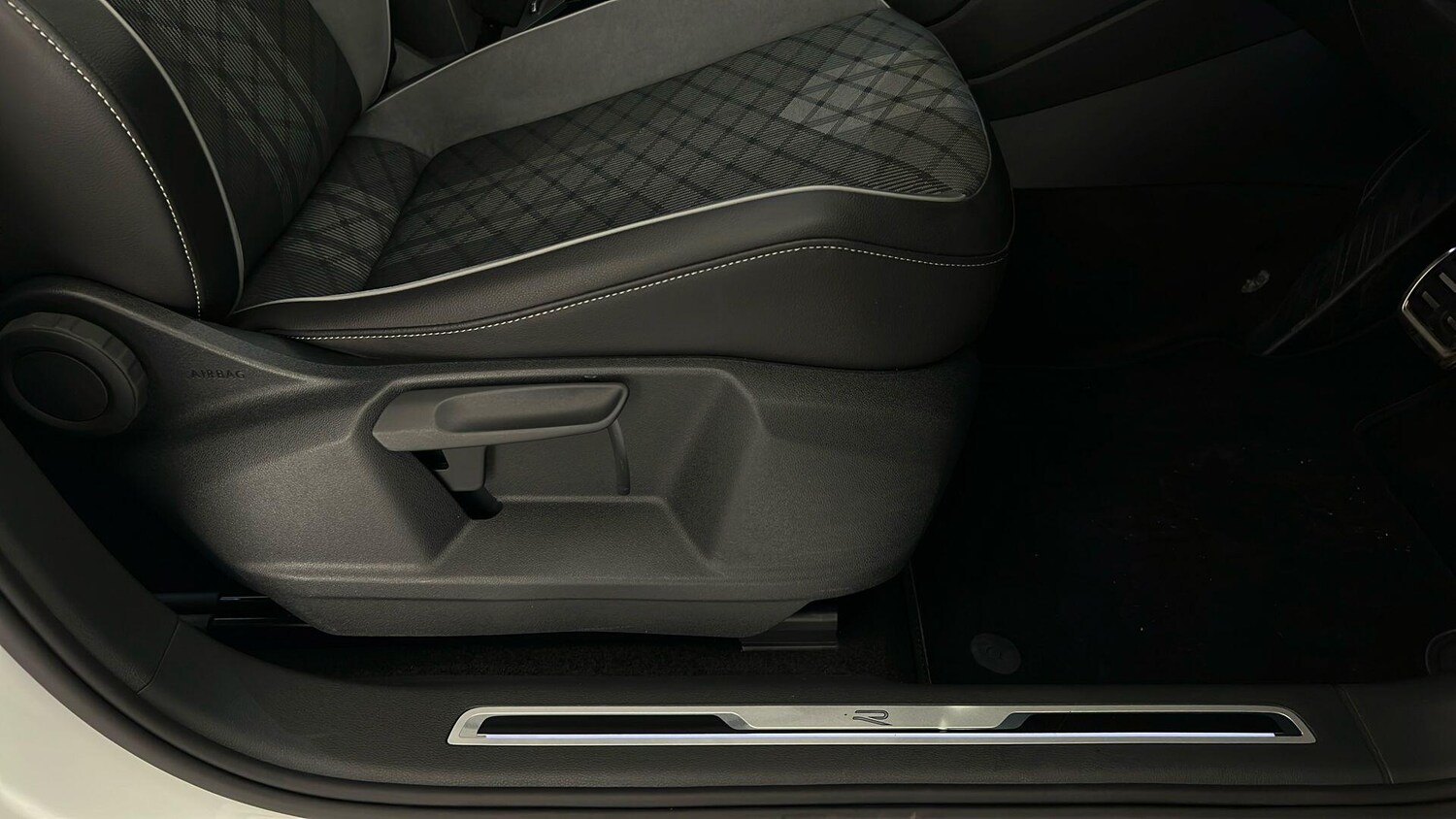 Used Volkswagen Tiguan 2023 for sale - 76195988: Photo 41