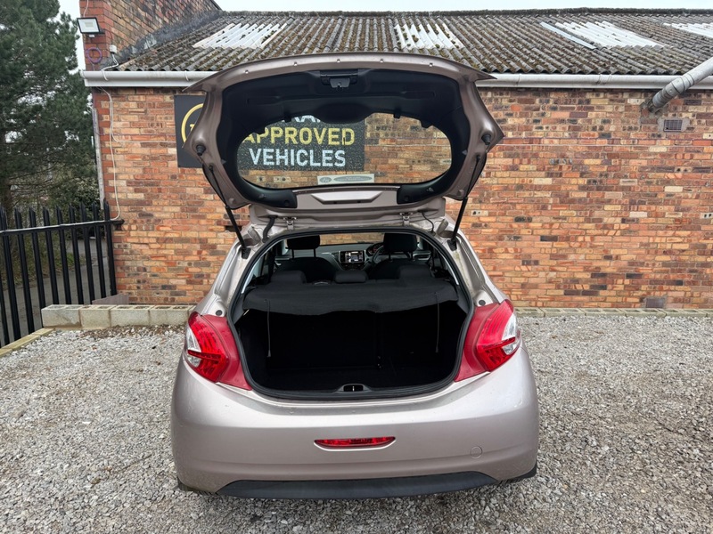 Used Peugeot 208 2012 for sale - 78018041: Photo 9