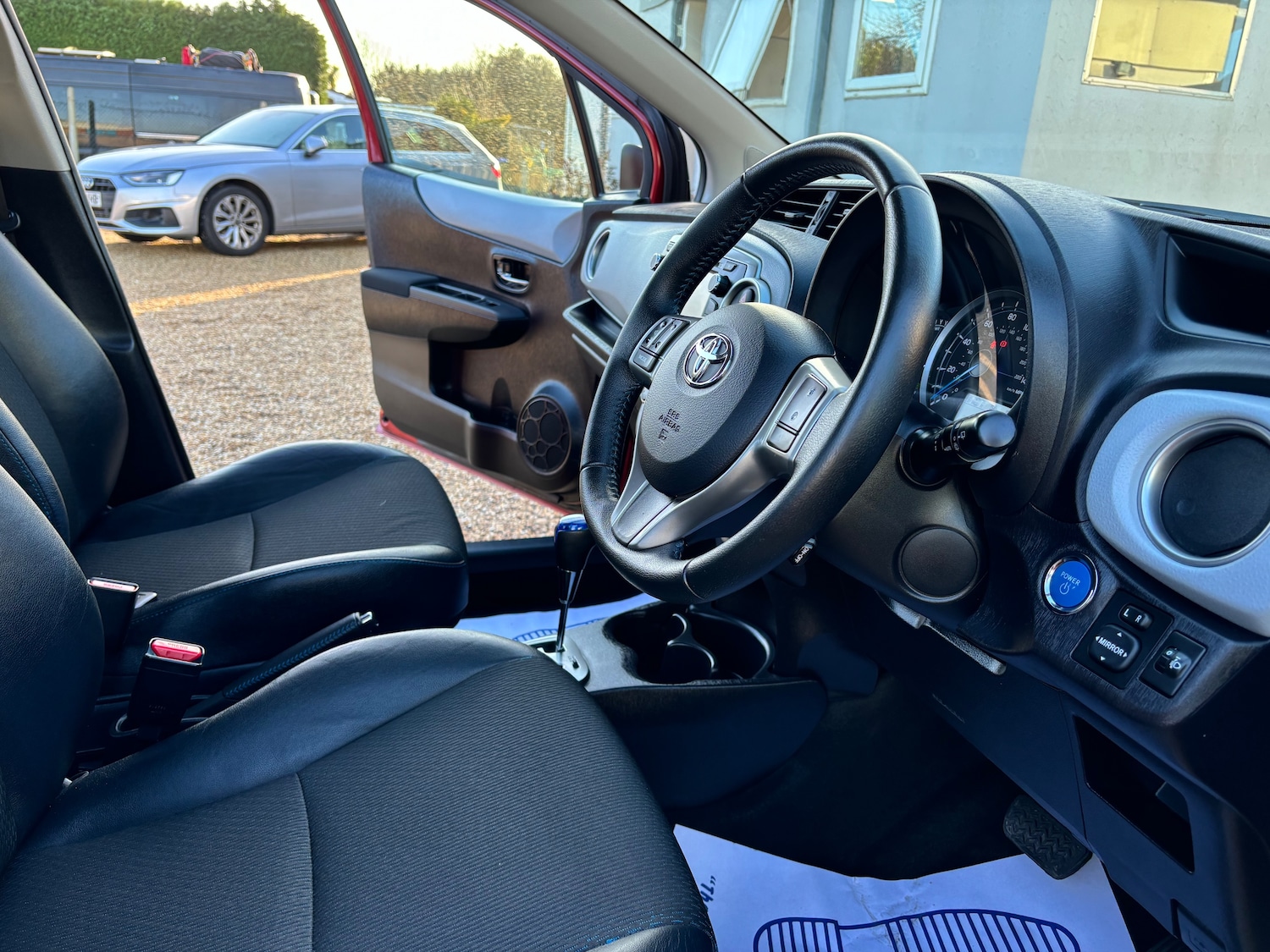 Used Toyota Yaris 2013 for sale - 76665396: Photo 14