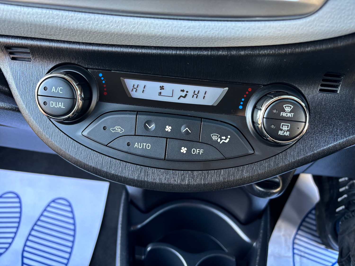 Used Toyota Yaris 2013 for sale - 76665396: Photo 21