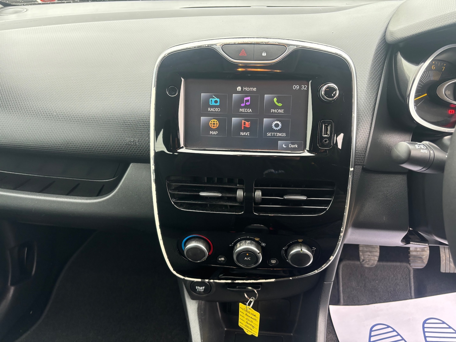 Used Renault Clio 2015 for sale - 78074848: Photo 30