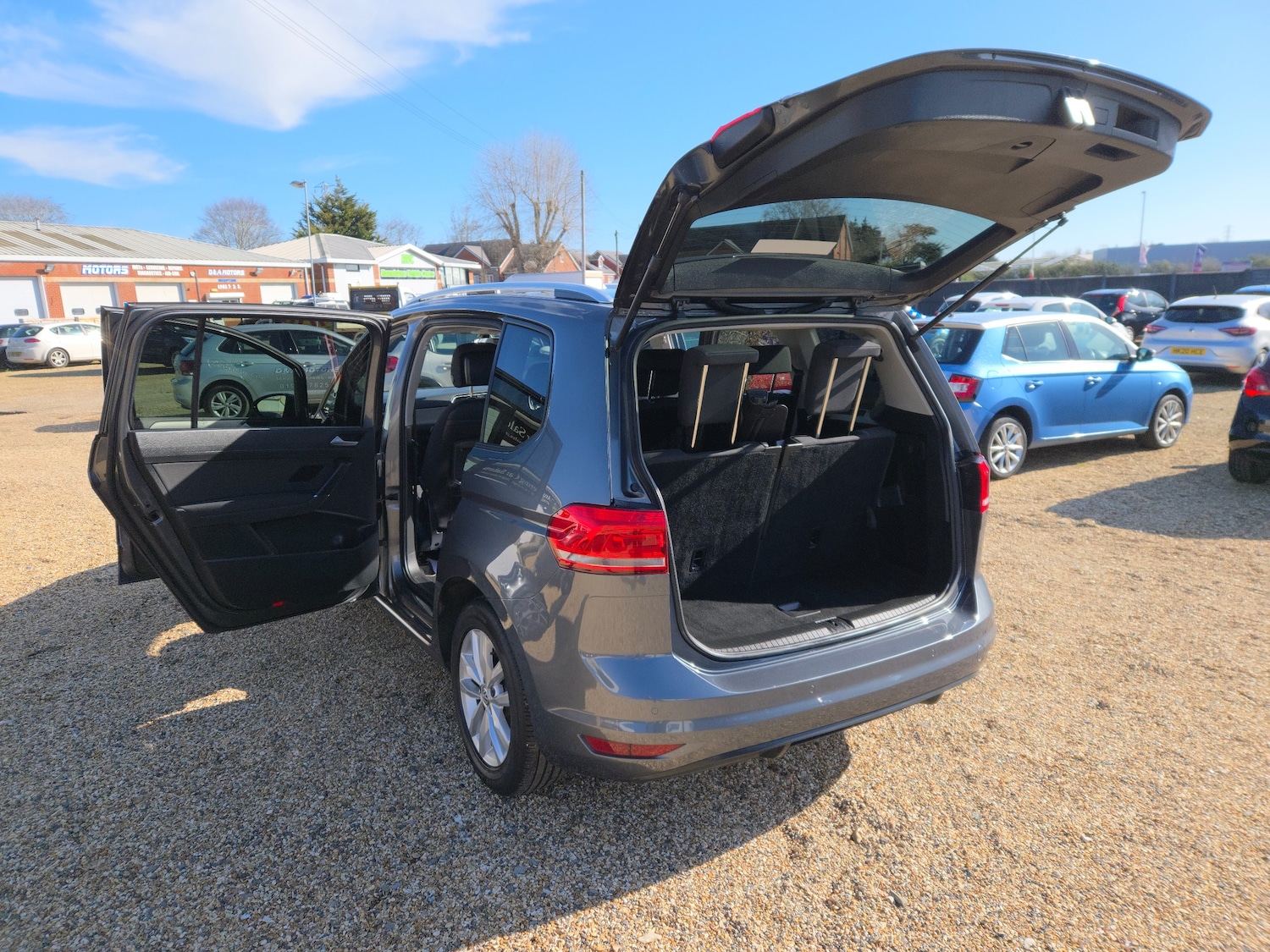 Used Volkswagen Touran 2018 for sale - 77890574: Photo 15