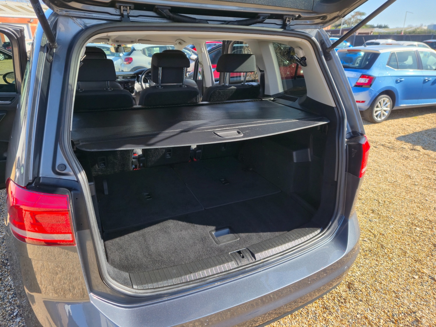 Used Volkswagen Touran 2018 for sale - 77890574: Photo 40