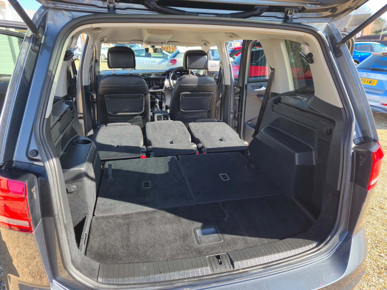 Used Volkswagen Touran 2018 for sale - 77890574: Photo 48