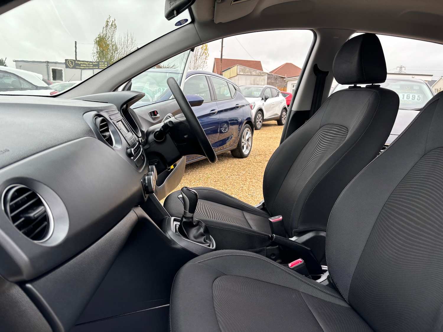 Used Hyundai i10 2018 for sale - 76357780: Photo 10