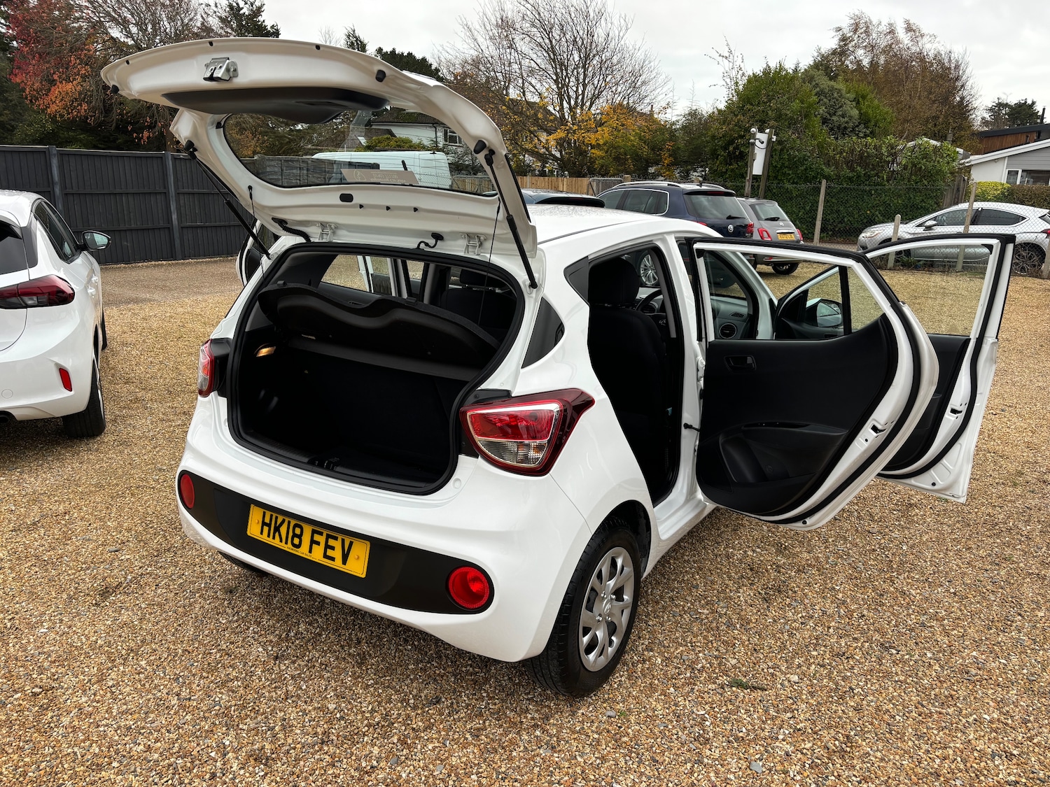 Used Hyundai i10 2018 for sale - 76357780: Photo 12