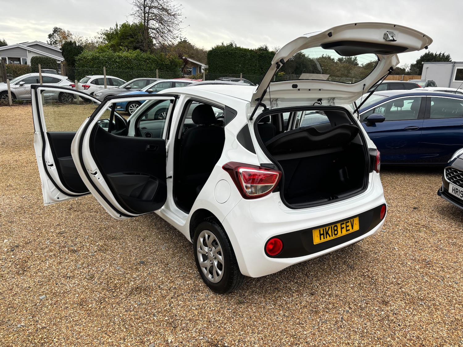 Used Hyundai i10 2018 for sale - 76357780: Photo 13