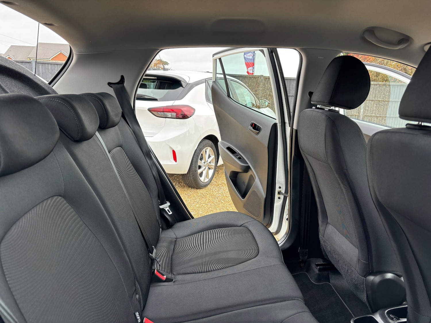 Used Hyundai i10 2018 for sale - 76357780: Photo 24