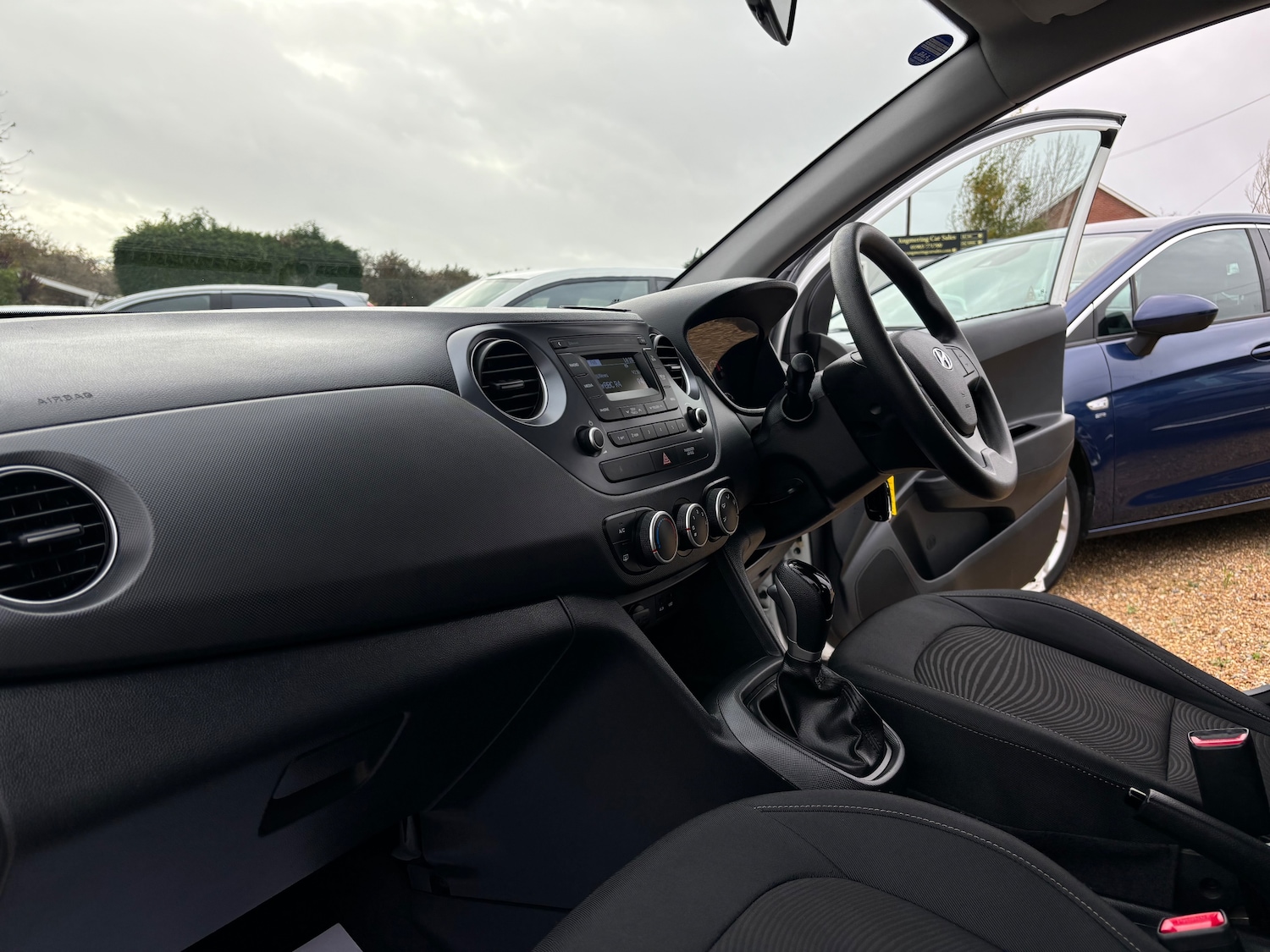 Used Hyundai i10 2018 for sale - 76357780: Photo 32